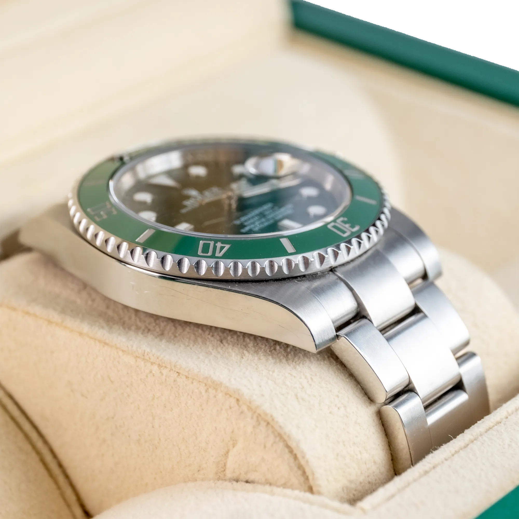 Rolex Submariner 116610LV, — Green Dial, (Hulk) — view 4