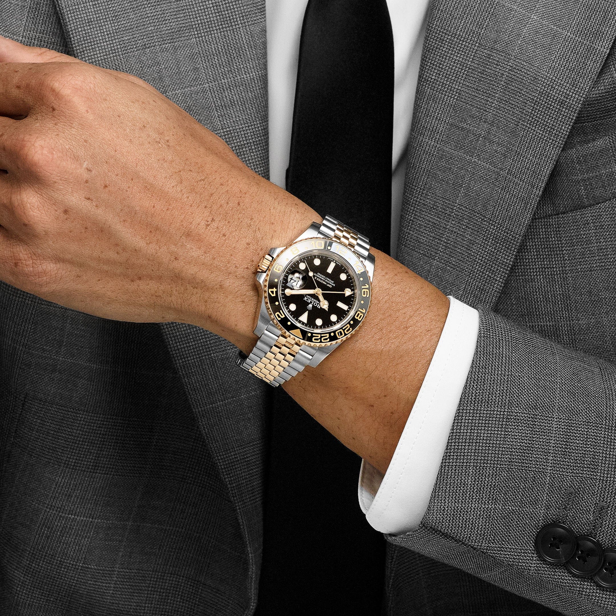 Rolex GMT-Master II 126713GRNR, — Black Dial, Jubilee, Oystersteel and Yellow Gold — view 3