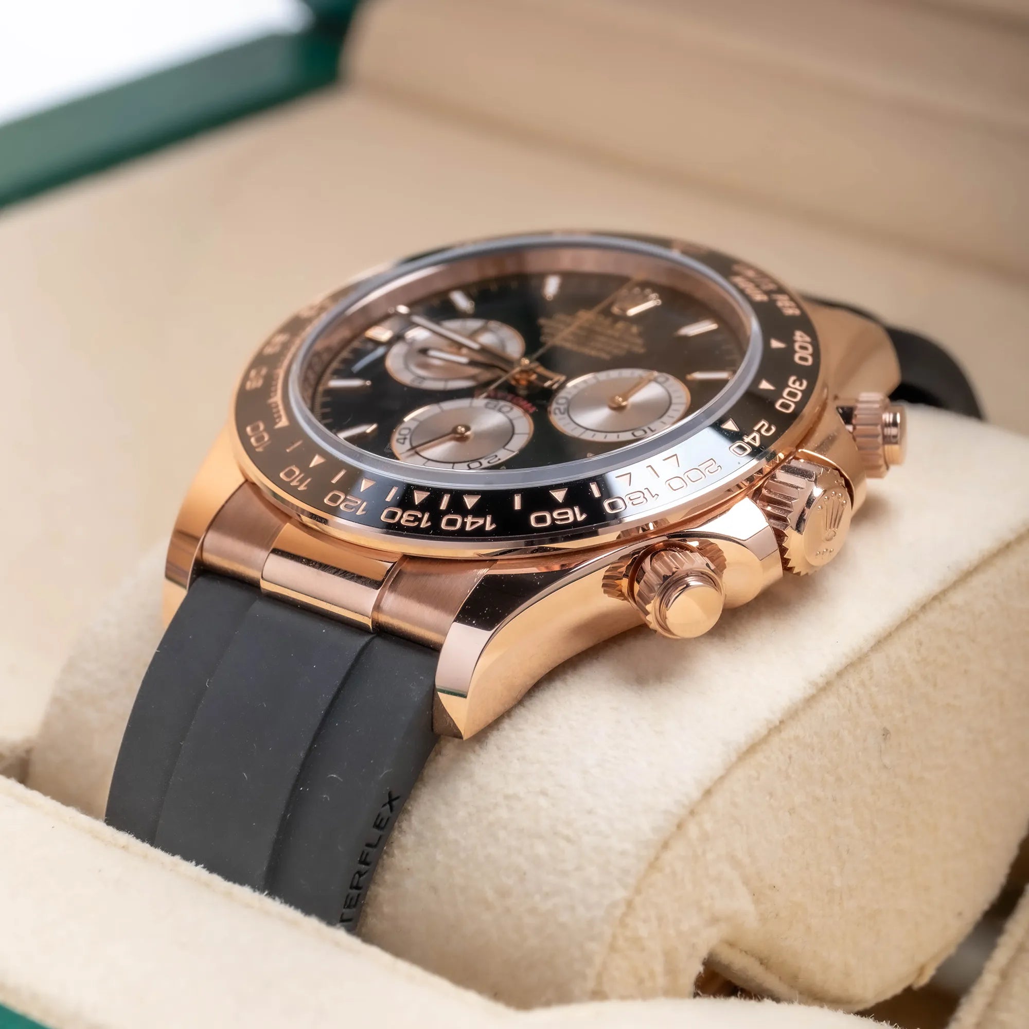 Rolex Daytona 126515LN, — Black Dial, Oysterflex, Everose Gold — view 4