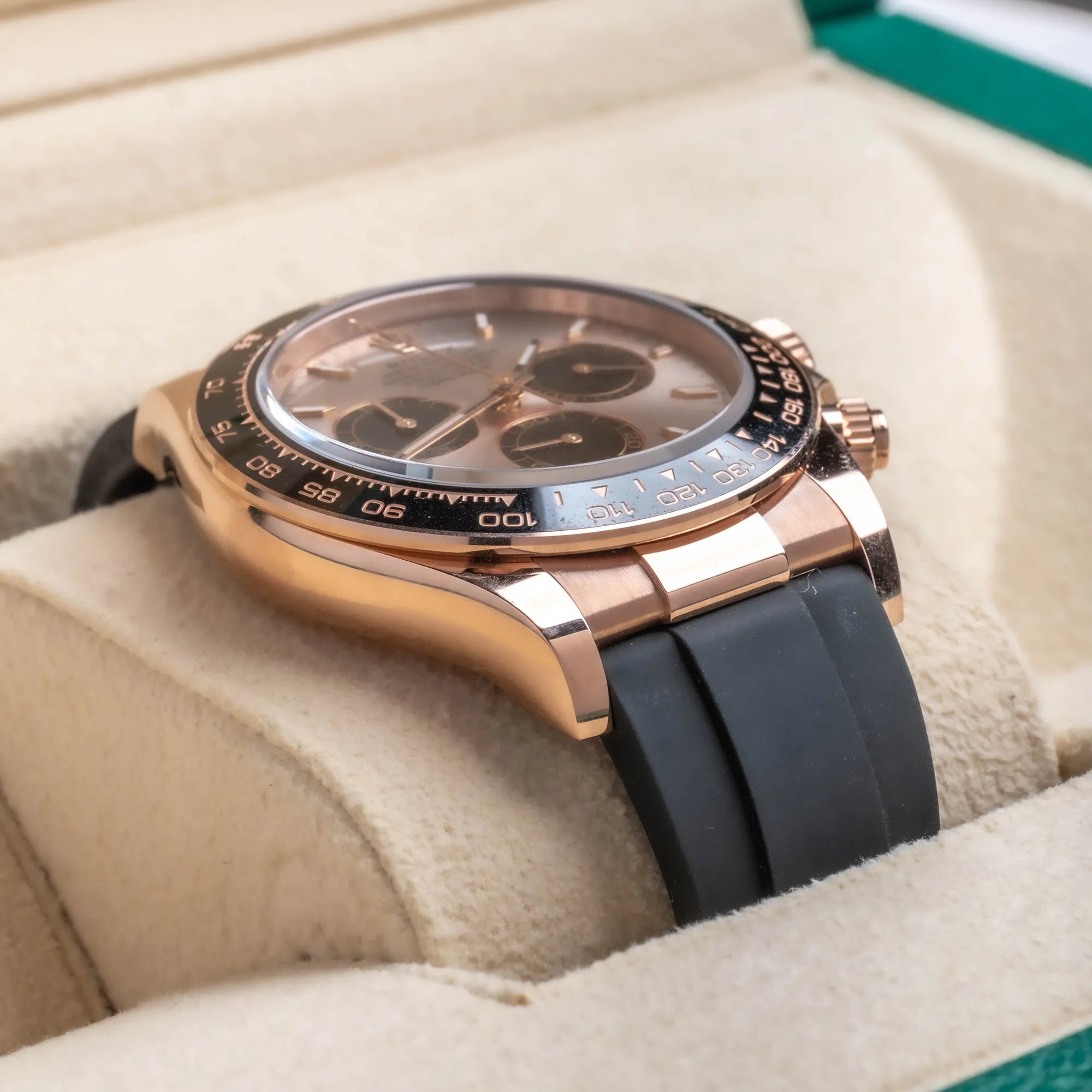 Rolex Daytona 126515LN, — Sundust Dial, Oysterflex, Everose Gold — view 3