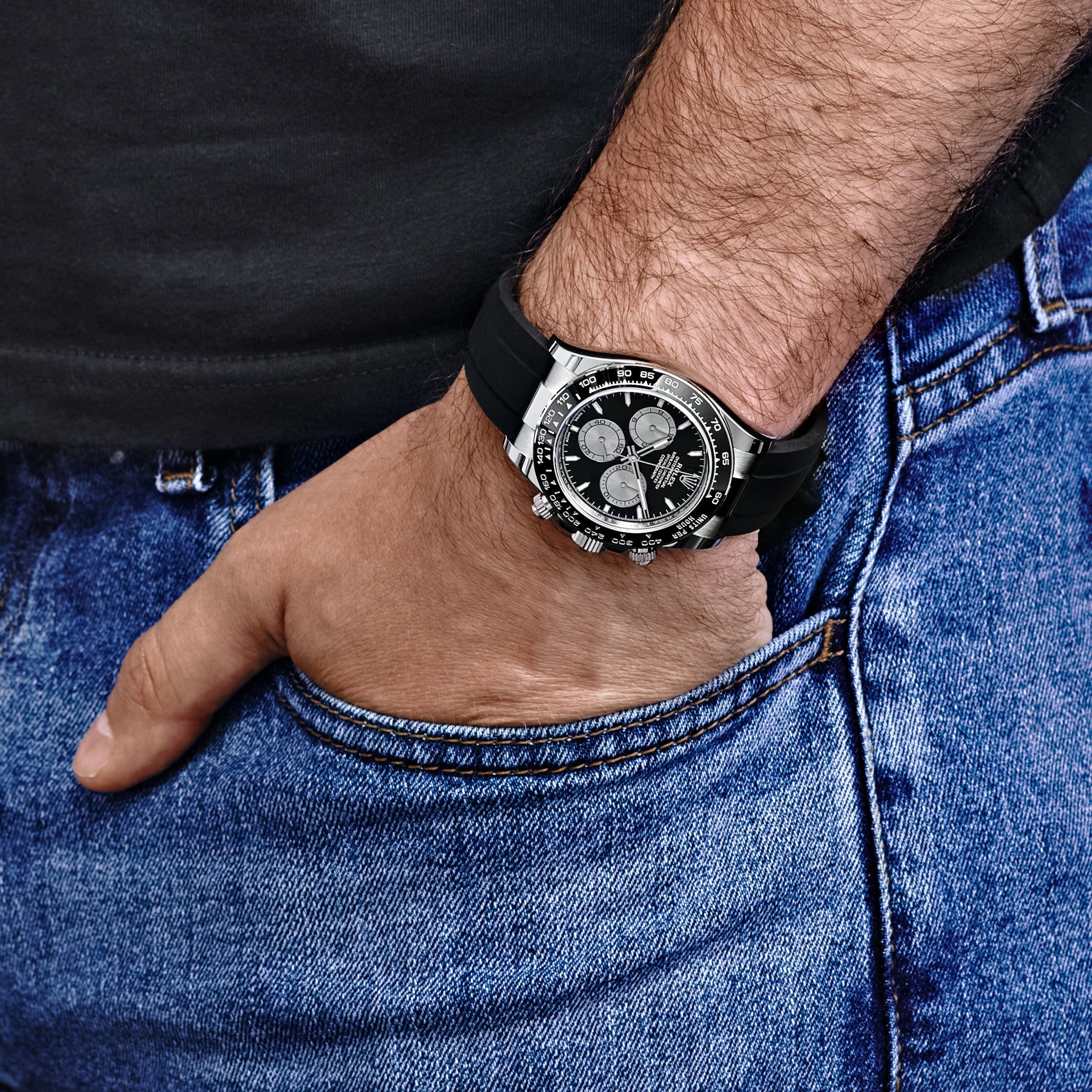 Rolex Daytona 126518LN, — Black Dial, Oysterflex, Yellow Gold — view 2