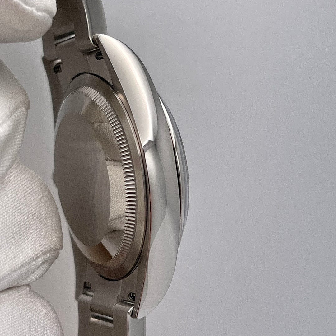 Rolex Oyster Perpetual 126000, — Black Dial — view 4