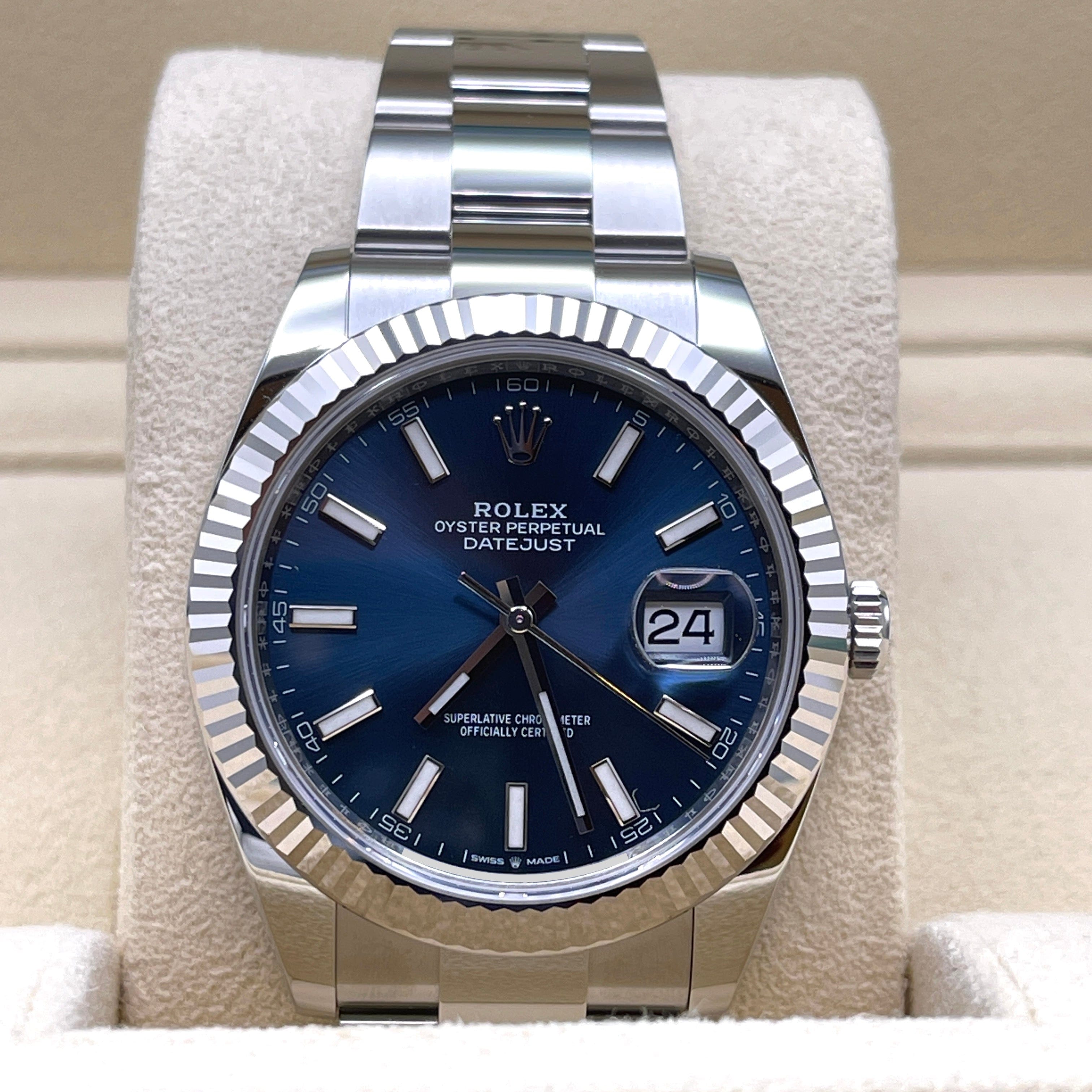 Rolex Datejust 126334, — Blue Dial, Oystersteel and White Gold — view 2