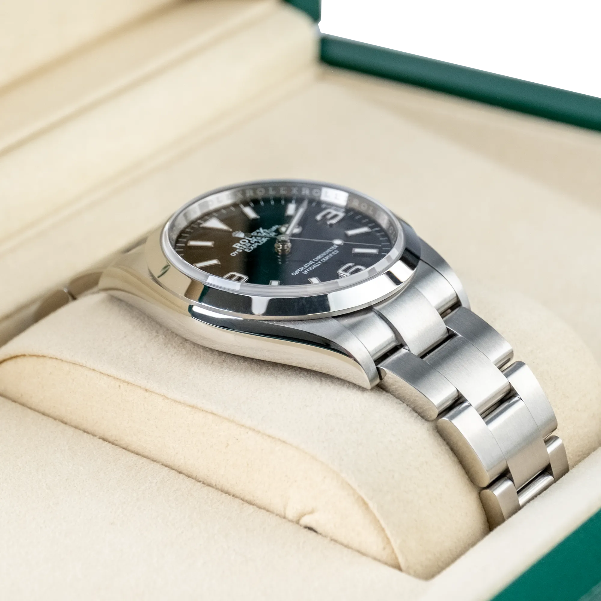 Rolex Explorer I 124273, — Black Dial, Oystersteel and Yellow Gold — view 4