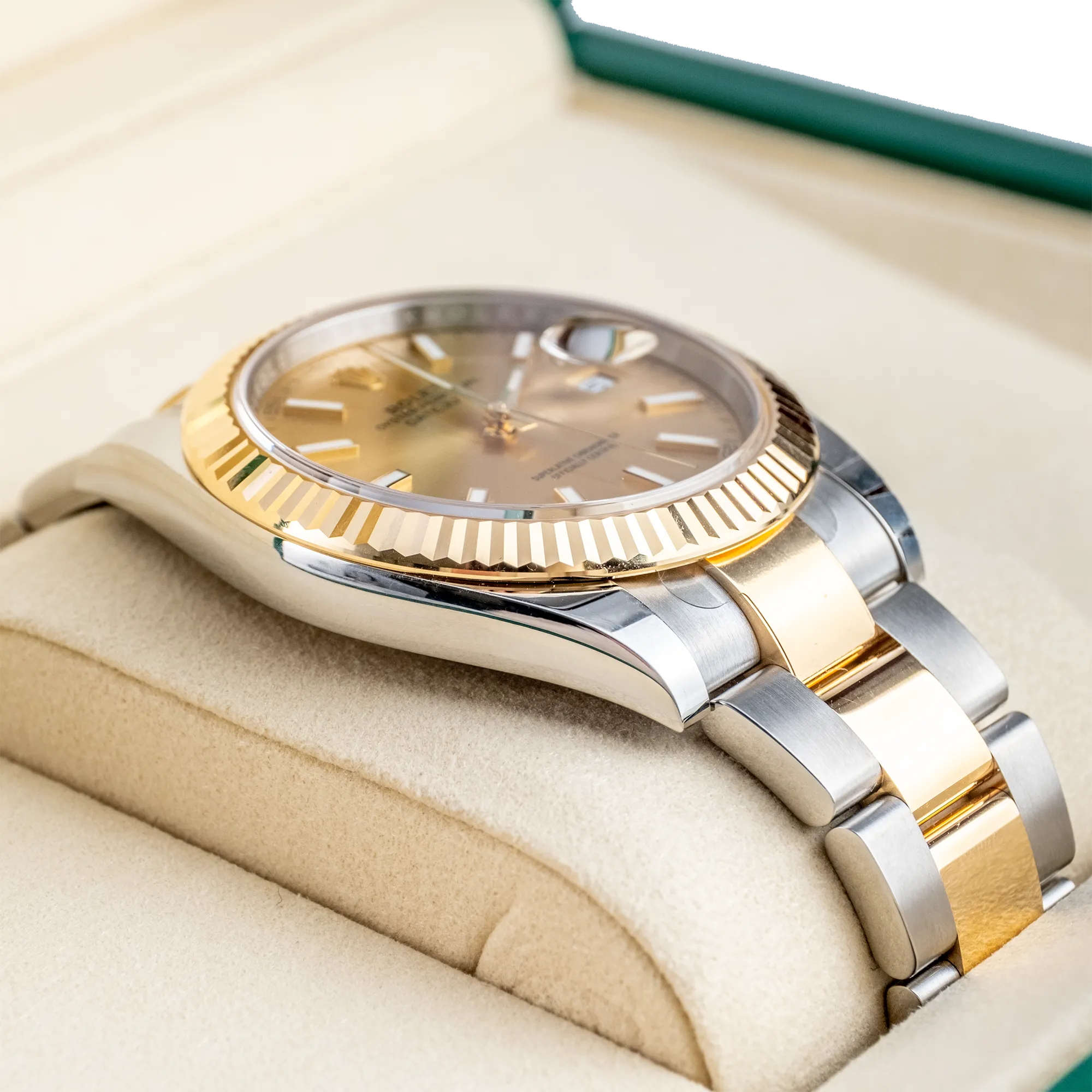 Rolex Datejust 126333, — Champangne Dial, Jubilee, Oystersteel and Yellow Gold — view 4