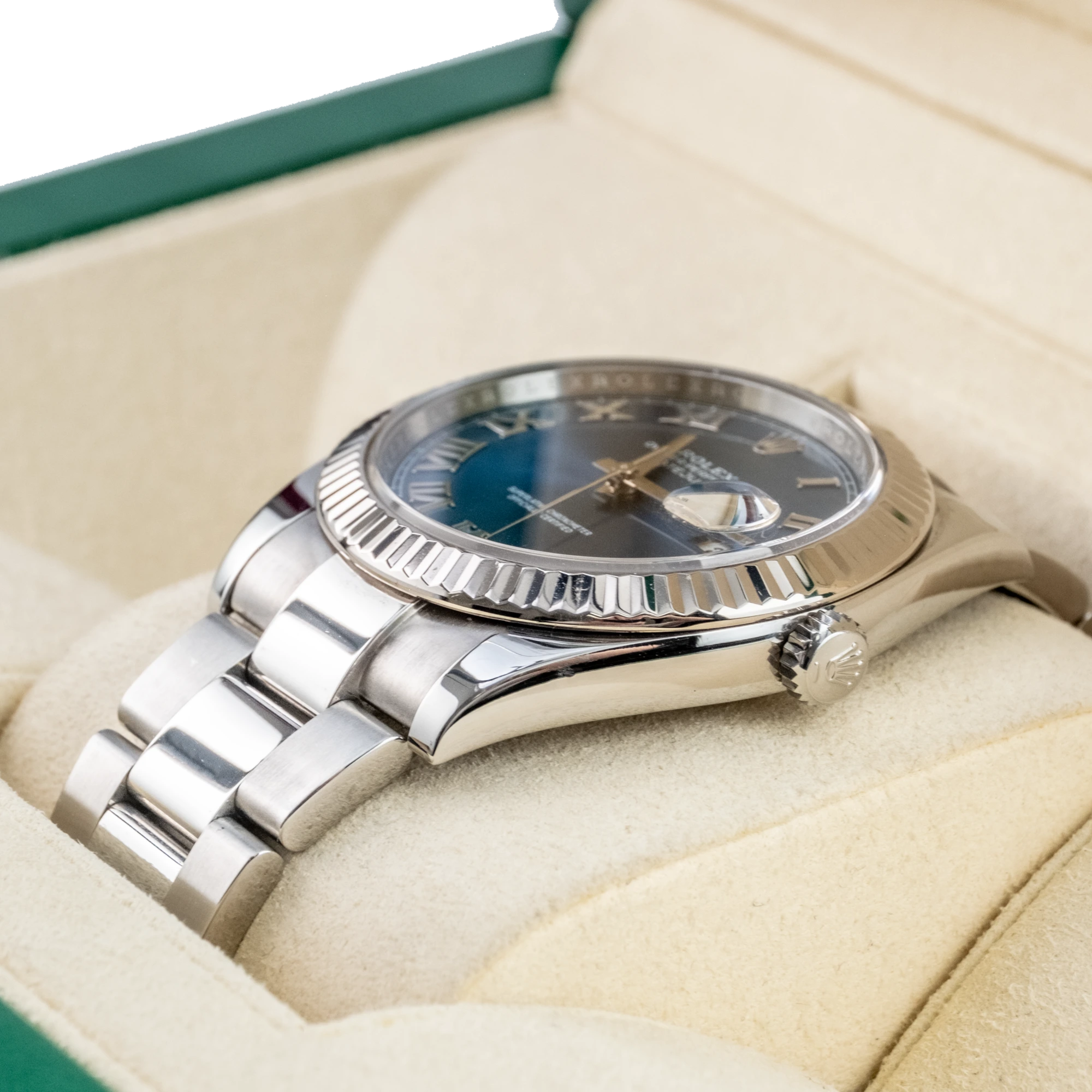 Rolex Datejust 126334, — Blue Dial, Jubilee, Oystersteel and White Gold — view 5