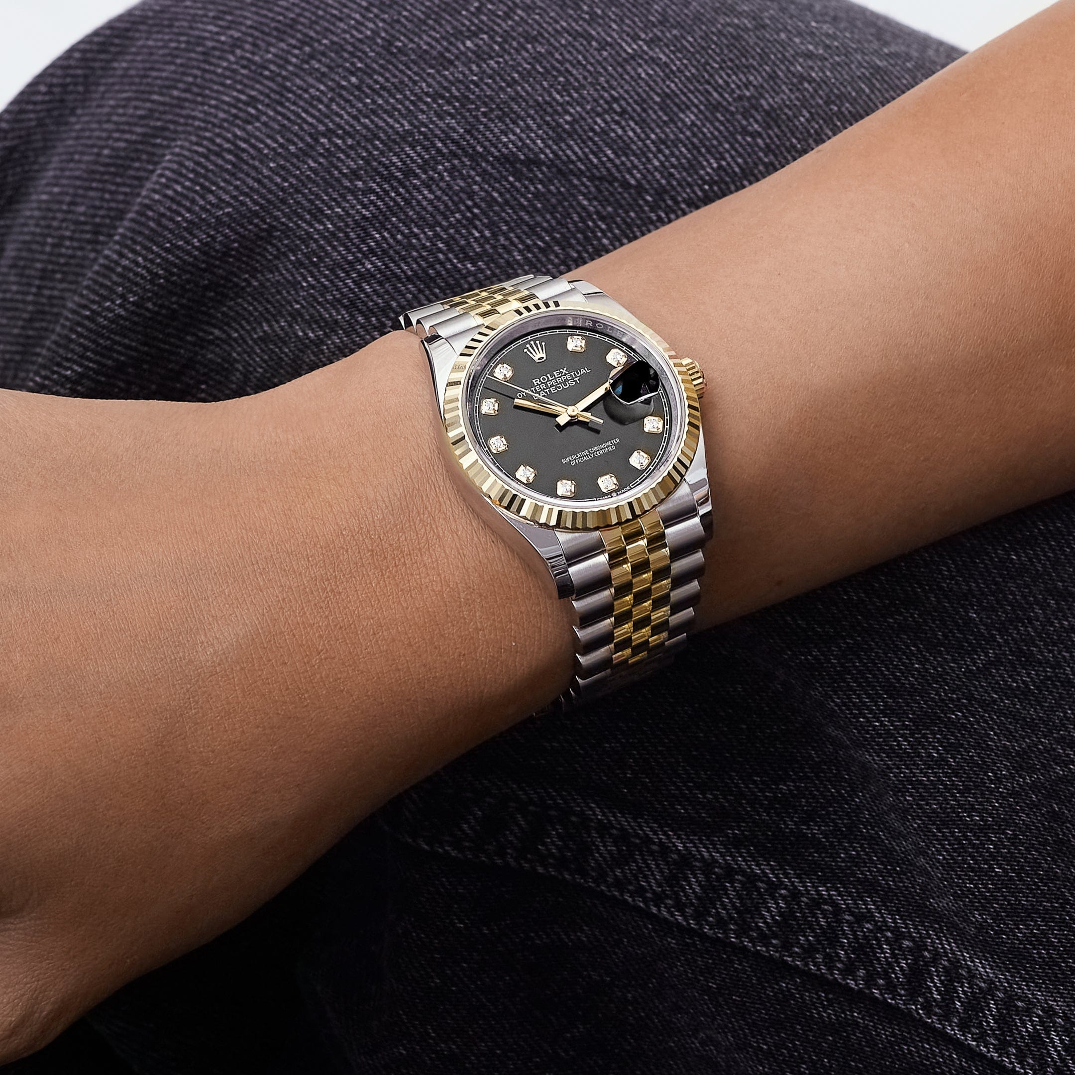 Rolex Datejust 126233, — Black Dial, Jubilee, Oystersteel and Yellow Gold — view 2