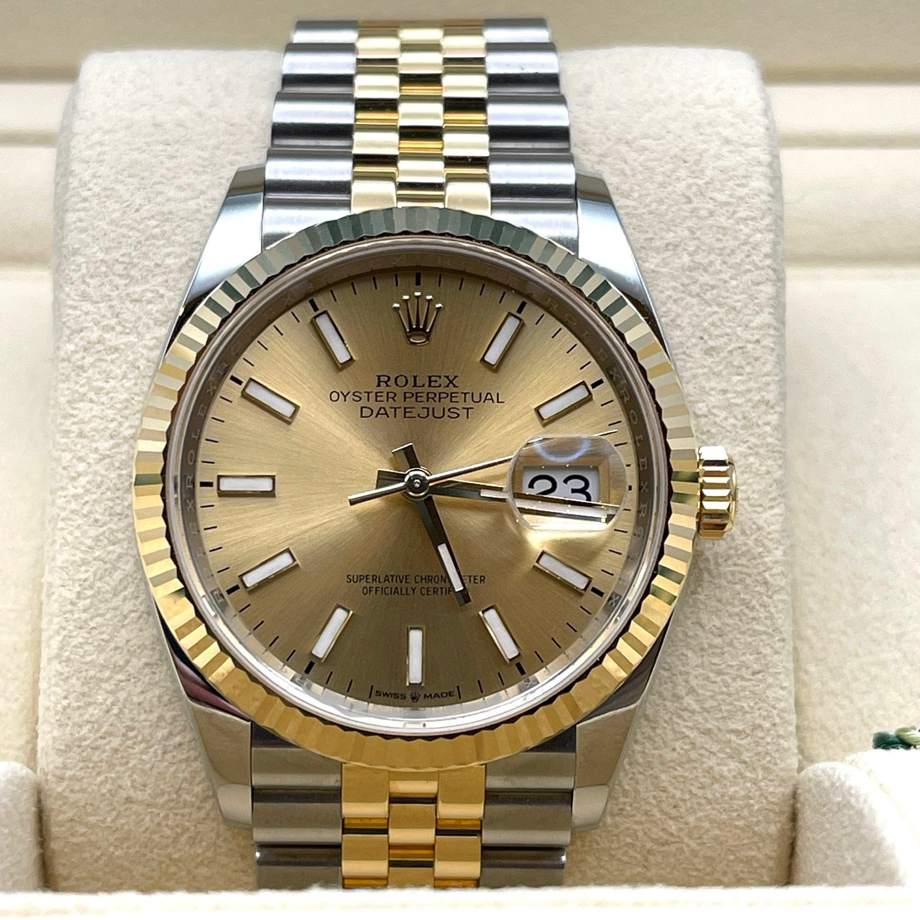 Rolex Datejust 126233, — Champangne Dial, Jubilee, Oystersteel and Yellow Gold — view 2