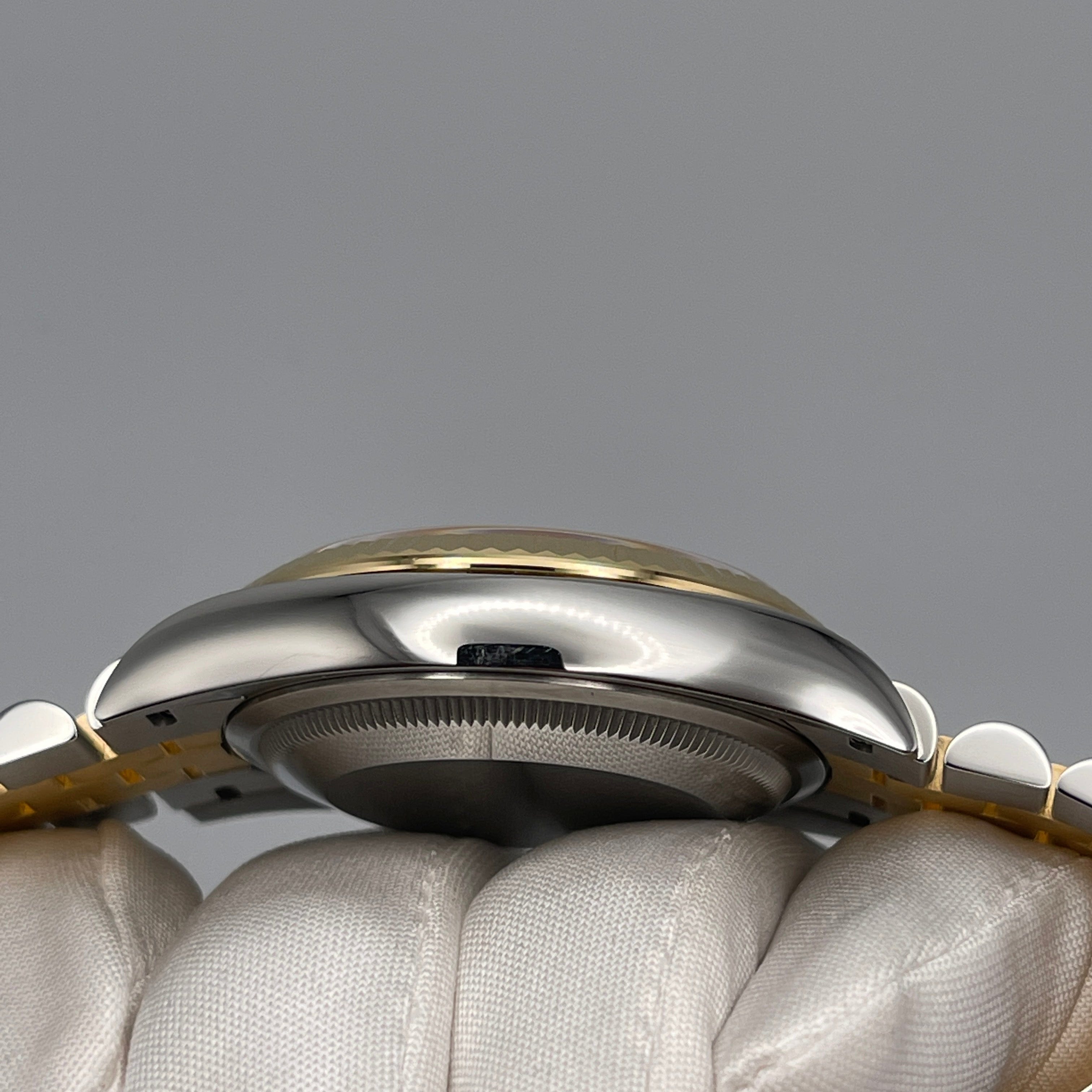 Rolex Datejust 126233, — Champangne Dial, Jubilee, Oystersteel and Yellow Gold — view 4