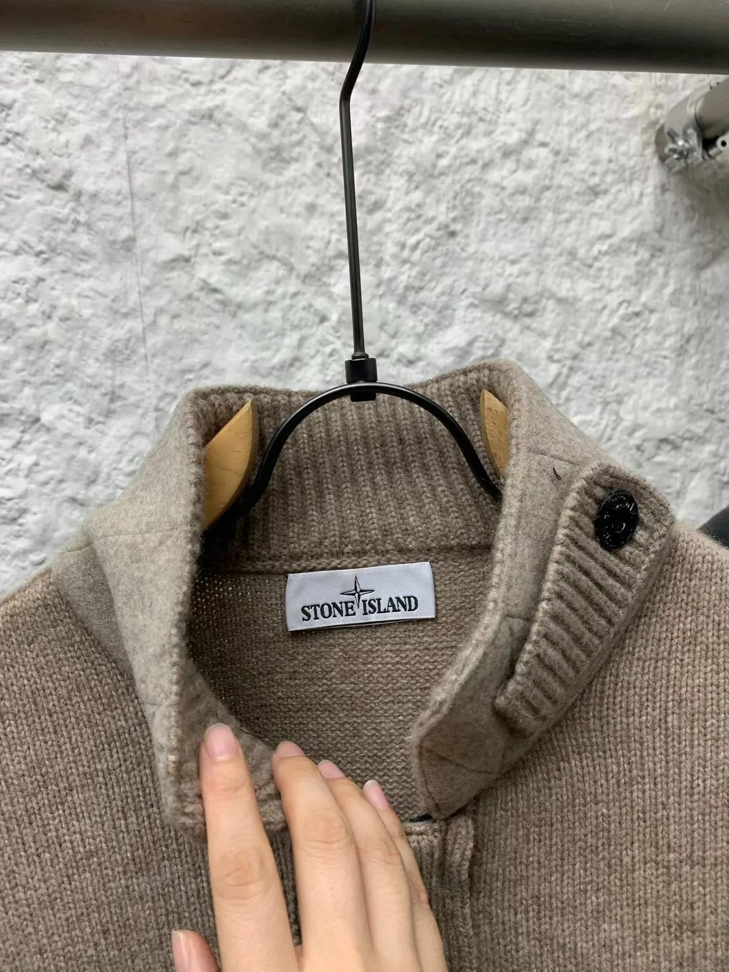 SI Regular-Fit Zip-Up Jumper with Button Placket (Beige) — 보기 3
