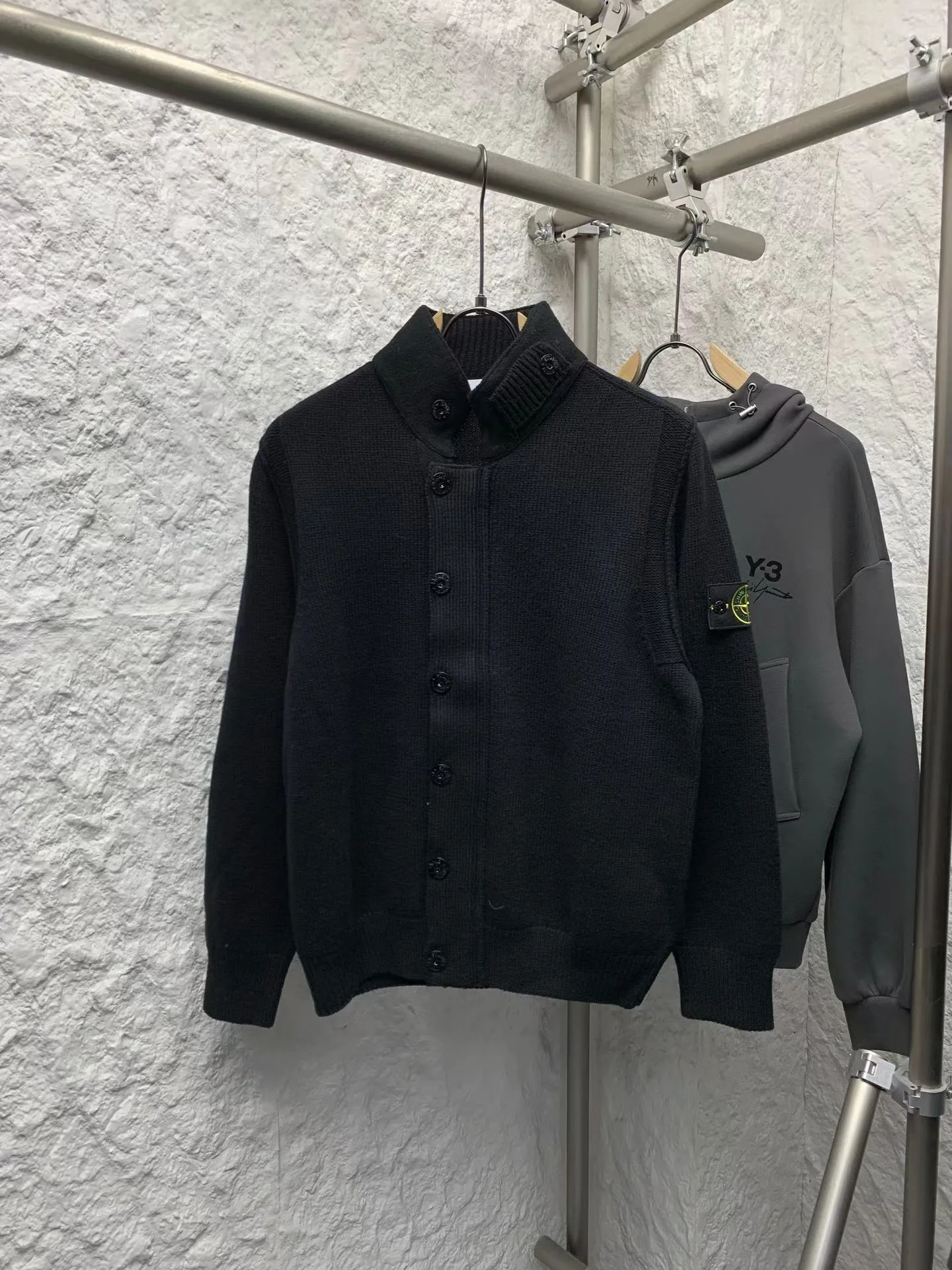 SI Regular-Fit Zip-Up Jumper with Button Placket (Black)