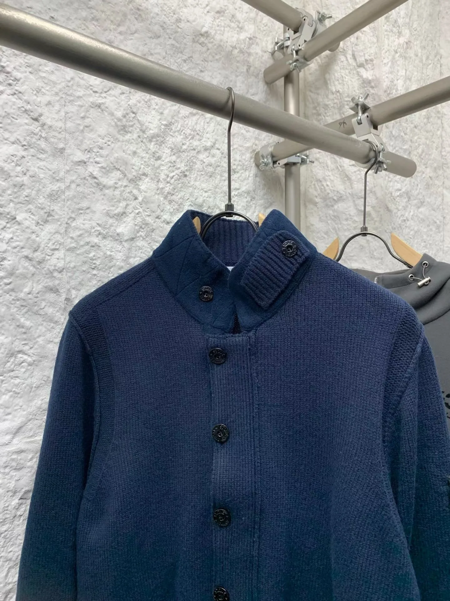 SI Regular-Fit Zip-Up Jumper with Button Placket (Navy) — ビュー 4