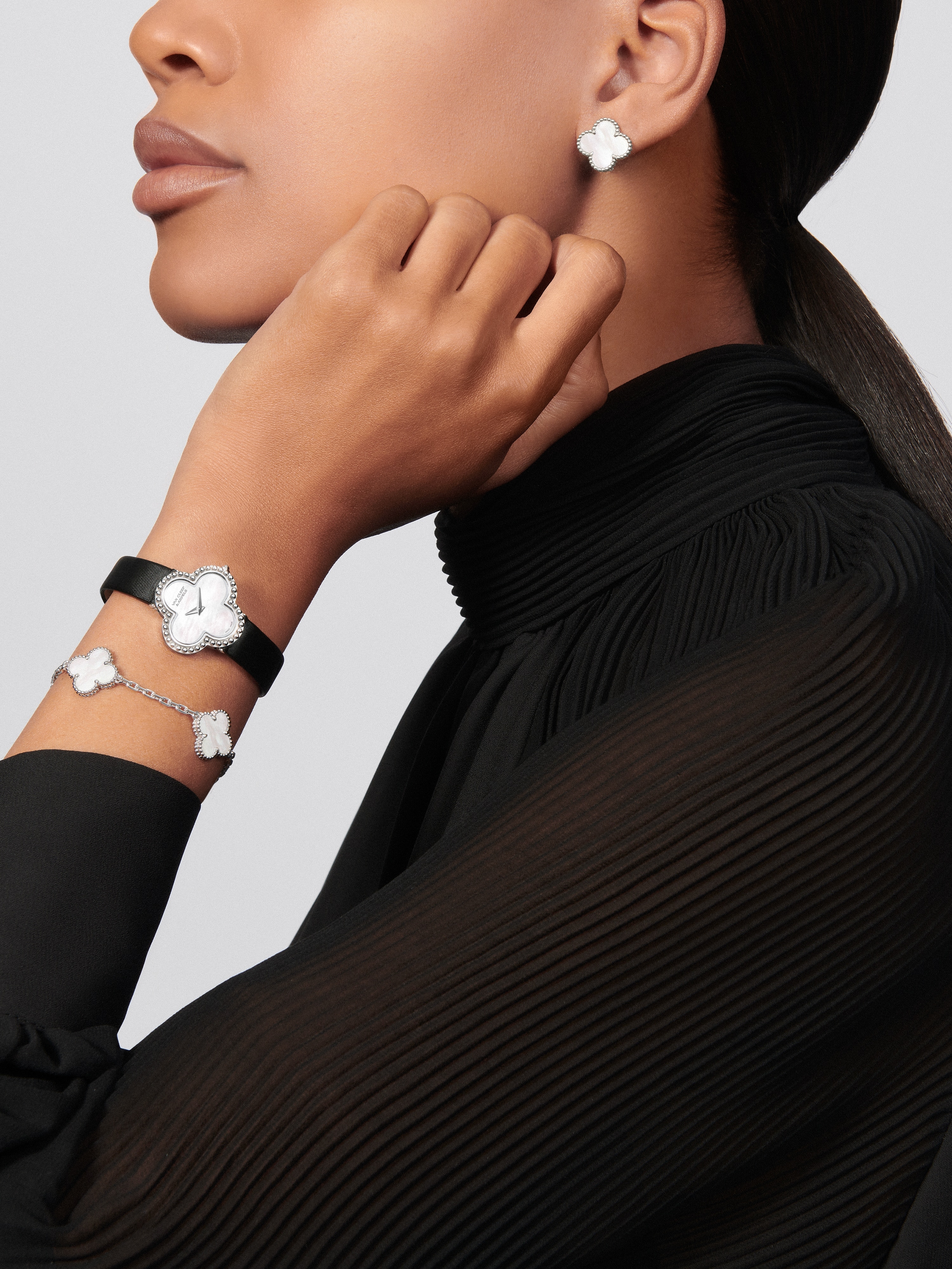 VCA Vintage Alhambra Mother-of-Pearl, 5 motifs, VCARF48400 — view 3