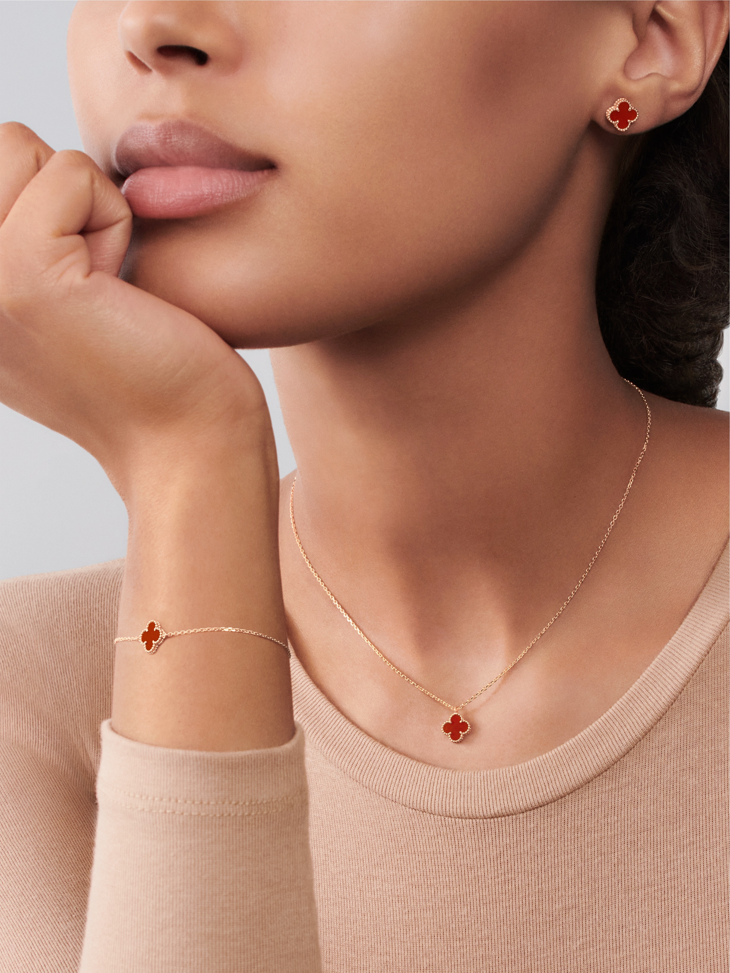 VCA Sweet Alhambra Carnelian, 1 motif, VCARN59K00 — view 2