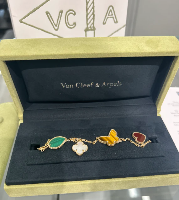 VCA Lucky Alhambra Mother-of-Pearl, Tiger Eye, 2 motifs, VCARD79800 — view 3