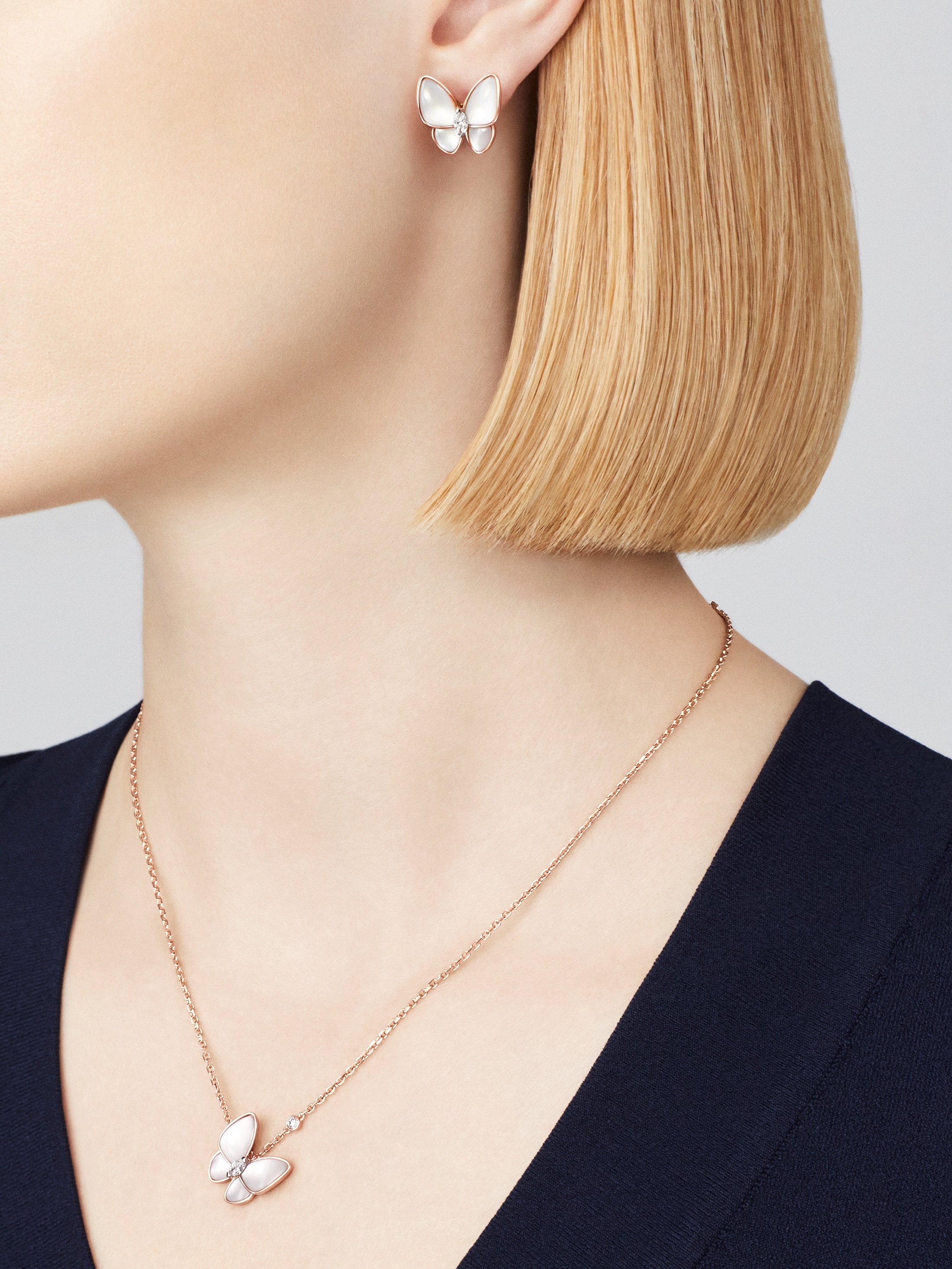 VCA Two Butterfly Diamond, Mother-of-Pearl, 1 motif, VCARO8FO00 — view 3