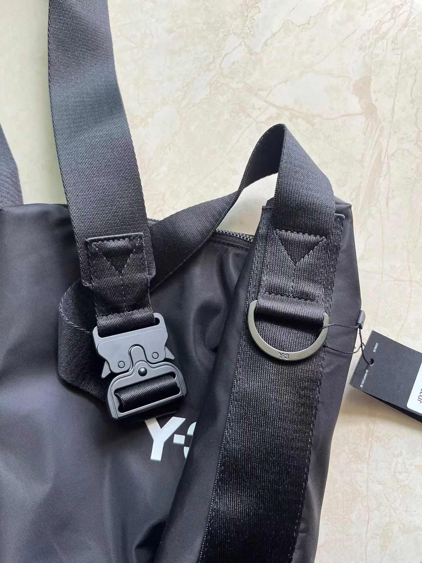 Nylon Crossbody Bag — ビュー 3