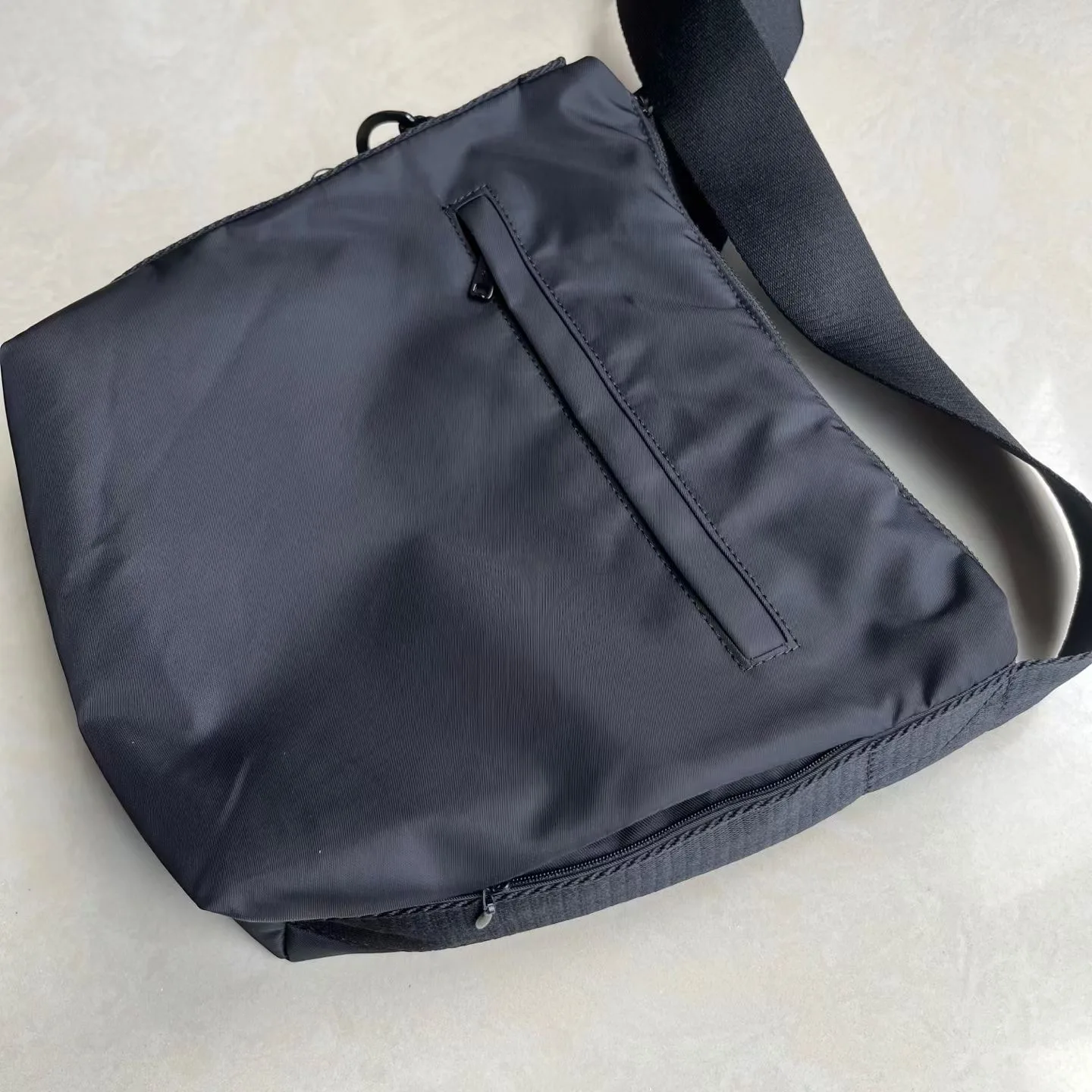 Nylon Crossbody Bag — ビュー 4