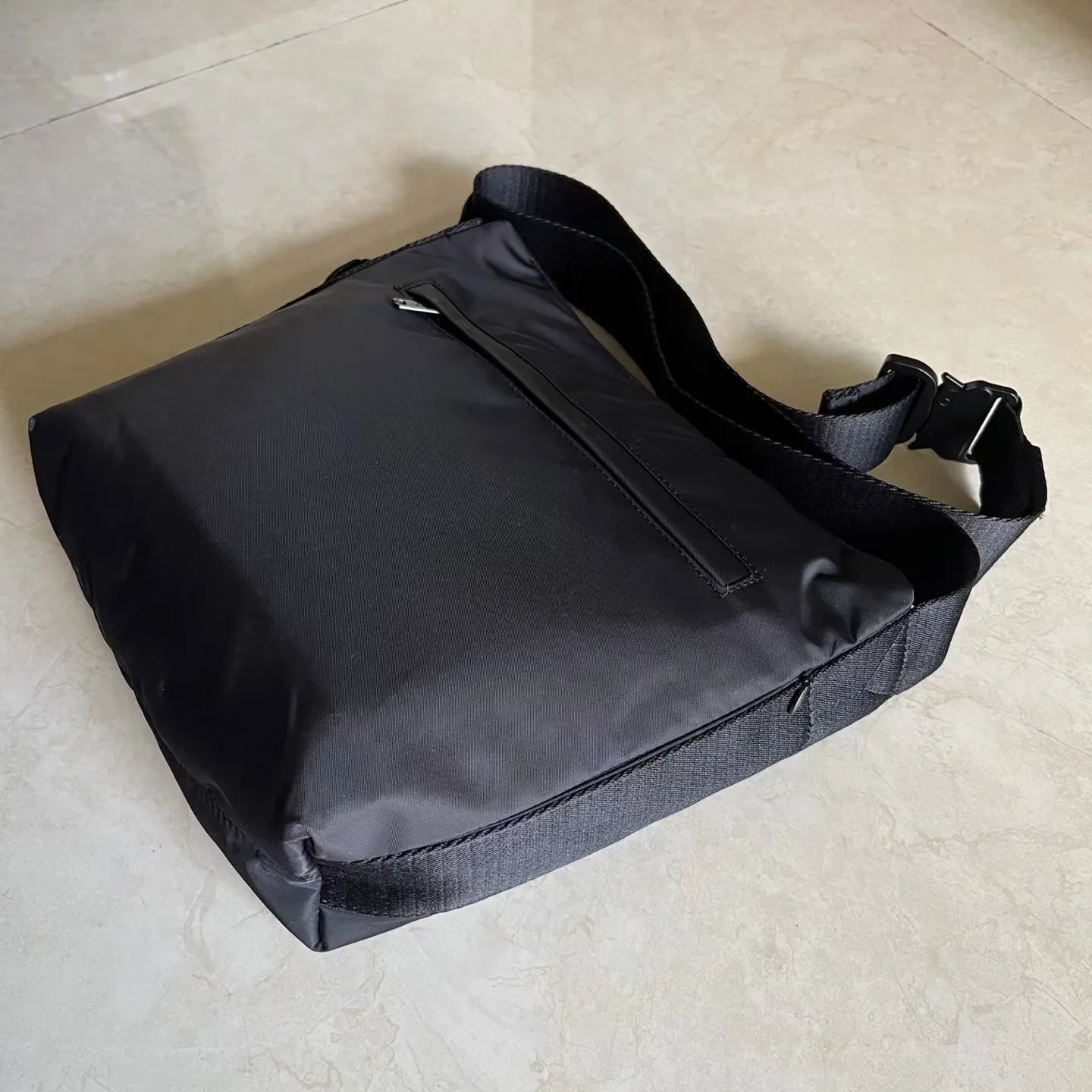 Nylon Crossbody Bag — ビュー 9