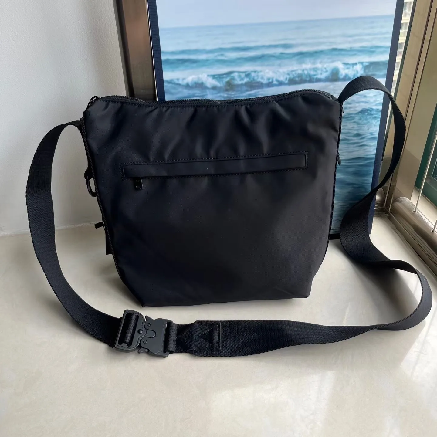 Nylon Crossbody Bag — ビュー 10